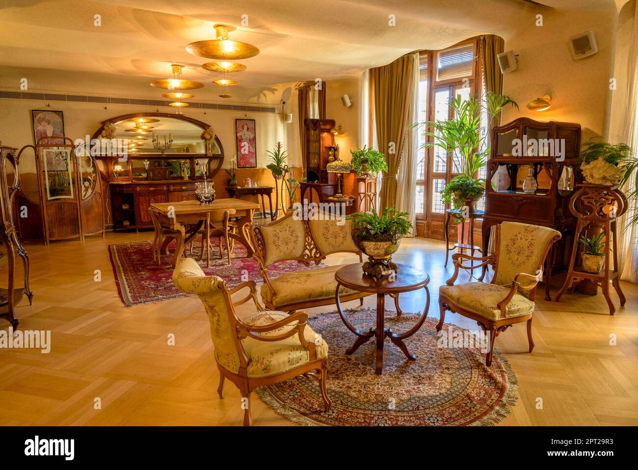 Apartment mit moderner Einrichtung und Möbeln im zweiten Stock der Casa Batlló (Barcelona, Katalonien, Spanien) Stockfoto