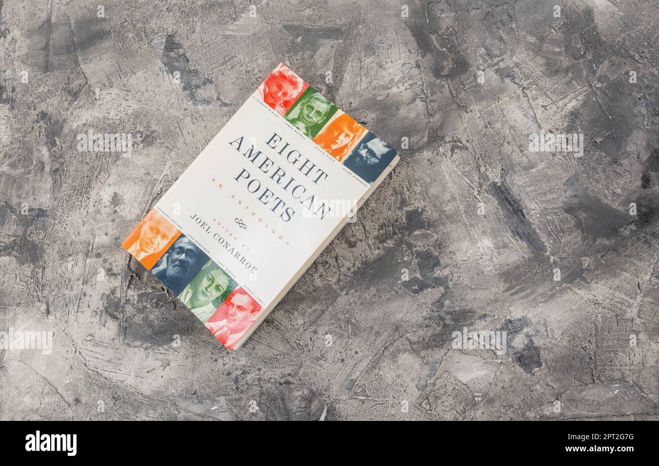 Ein Taschenbuch-Anthologie von 1997 von acht amerikanischen Dichtern, einschließlich Sylvia Plath, Allen Ginsberg und sechs anderen, von denen ich noch nie gehört habe. Stockfoto