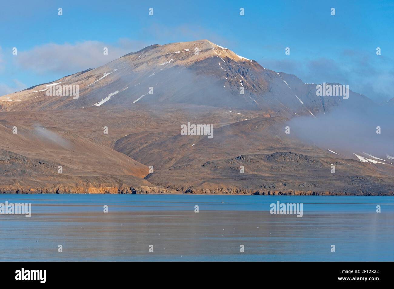 Barren Hills in der hohen Arktis auf den Svalbard Islands in Norwegen Stockfoto