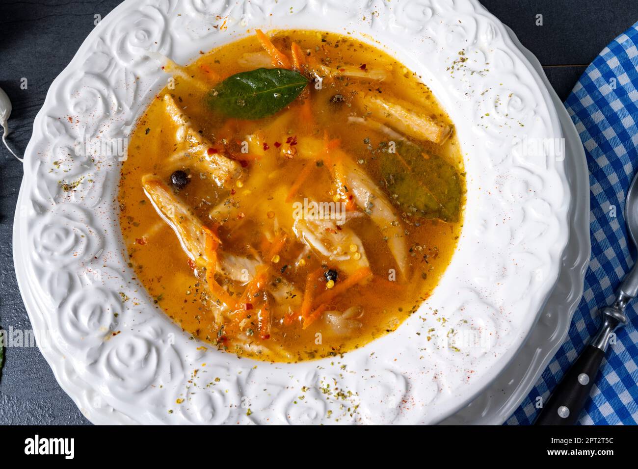 Pikante Austernsuppe mit Hühnerfleisch Stockfoto