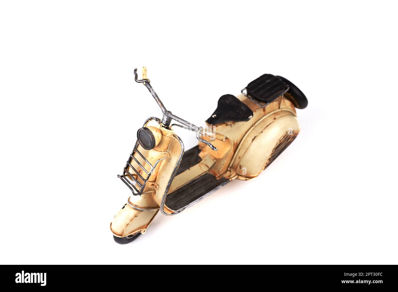 Detailansicht des Motorrollermodells auf weißem Tisch mit weißem Hintergrund Stockfoto