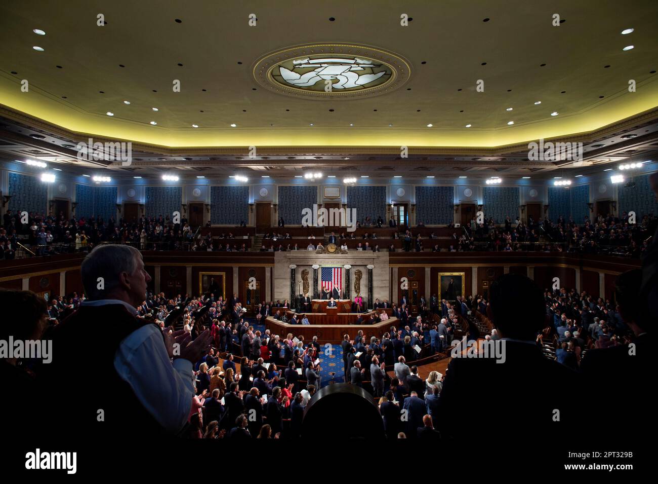 Präsident Yoon Suk Yeol von der Republik Korea hält am Donnerstag, den 27. April, seine Rede vor einer gemeinsamen Kongresssitzung im Parlamentsgebäude im US-Kapitol in Washington, D.C. 2023. Kredit: Rod Lamkey/CNP/MediaPunch Stockfoto Präsident Yoon Suk Yeol von der Republik Korea hält am Donnerstag, den 27. April, seine Rede vor einer gemeinsamen Kongresssitzung im Parlamentsgebäude im US-Kapitol in Washington, D.C. 2023. Kredit: Rod Lamkey/CNP/MediaPunch Stockfoto