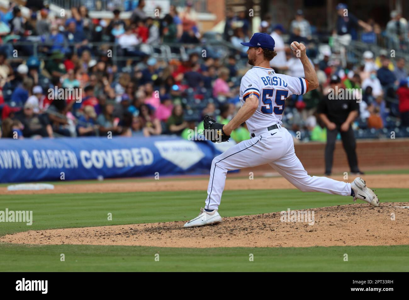 Durham, NC: Durham Bulls Pitcher Braden Bristo (55) präsentiert während eines Baseballspiels der MiLB gegen die Memphis Redbirds am Dienstag, den 25. April 2023 Stockfoto