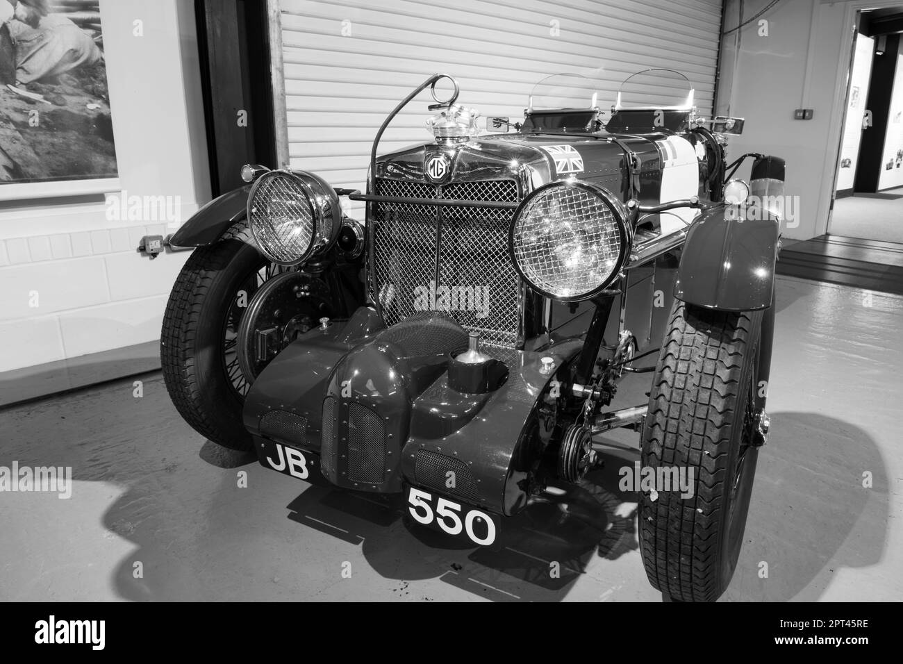 Sparkford.Somerset.United Kingdom.März 26. 2023.Im Haynes Motor Museum in Somerset wird Ein 1930er MG K-Sportwagen aus Mille Miglia ausgestellt Stockfoto
