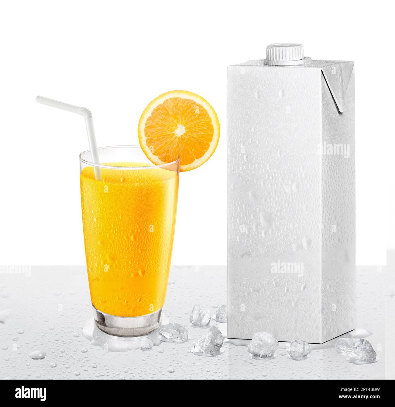 Frischer Orangensaft mit Obst und Packages Box mit Tropfen Wasser Stockfoto