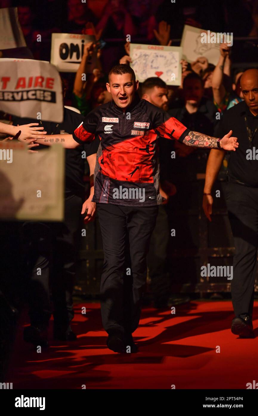 First Direct Arena, Leeds, Großbritannien. 27. April 2023. 2023 PDC Cazoo Premier League Darts Leeds Nacht 13; Nathan Aspinall geht zur Bühne Credit: Action Plus Sports/Alamy Live News Stockfoto