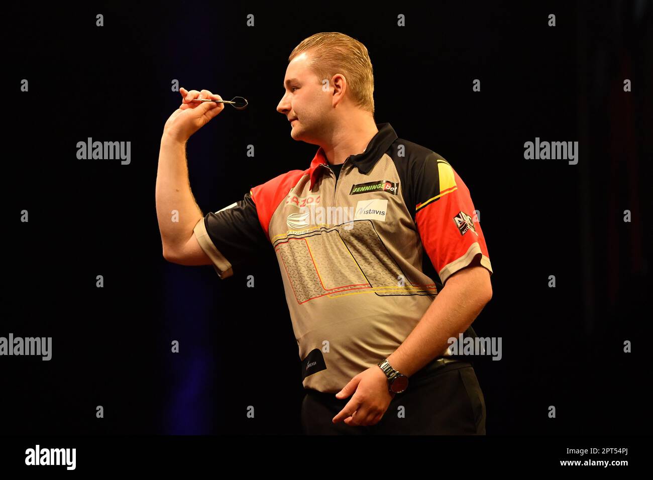 First Direct Arena, Leeds, Großbritannien. 27. April 2023. 2023 PDC Cazoo Premier League Darts Leeds Night 13; Dimitri Van den Bergh Do Things Credit: Action Plus Sports/Alamy Live News Stockfoto