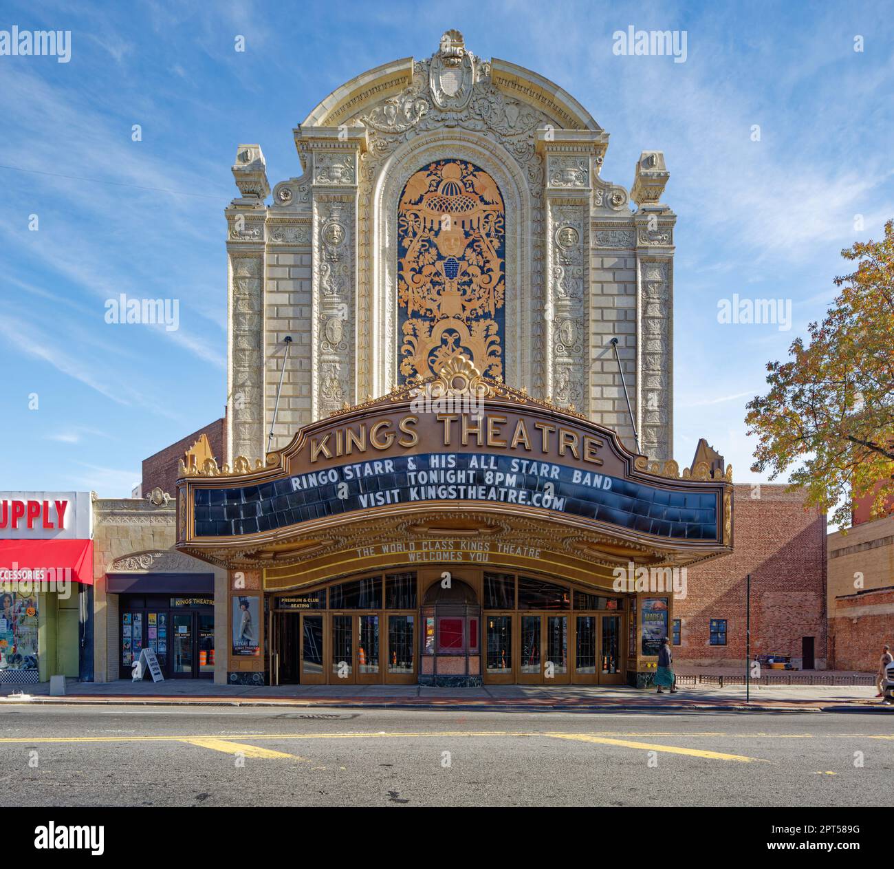 Loew's Kings Theatre, ein klassischer Filmpalast aus dem Jahr 1929, wurde 2013-2014 nach mehr als 35 Jahren der Vernachlässigung restauriert. Stockfoto