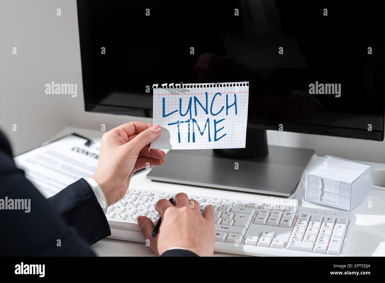 Konzeptionelle Bildunterschrift Get More Leads, Wort zum Essen in der Mitte des Tages nach dem Frühstück und vor dem Abendessen Stockfoto