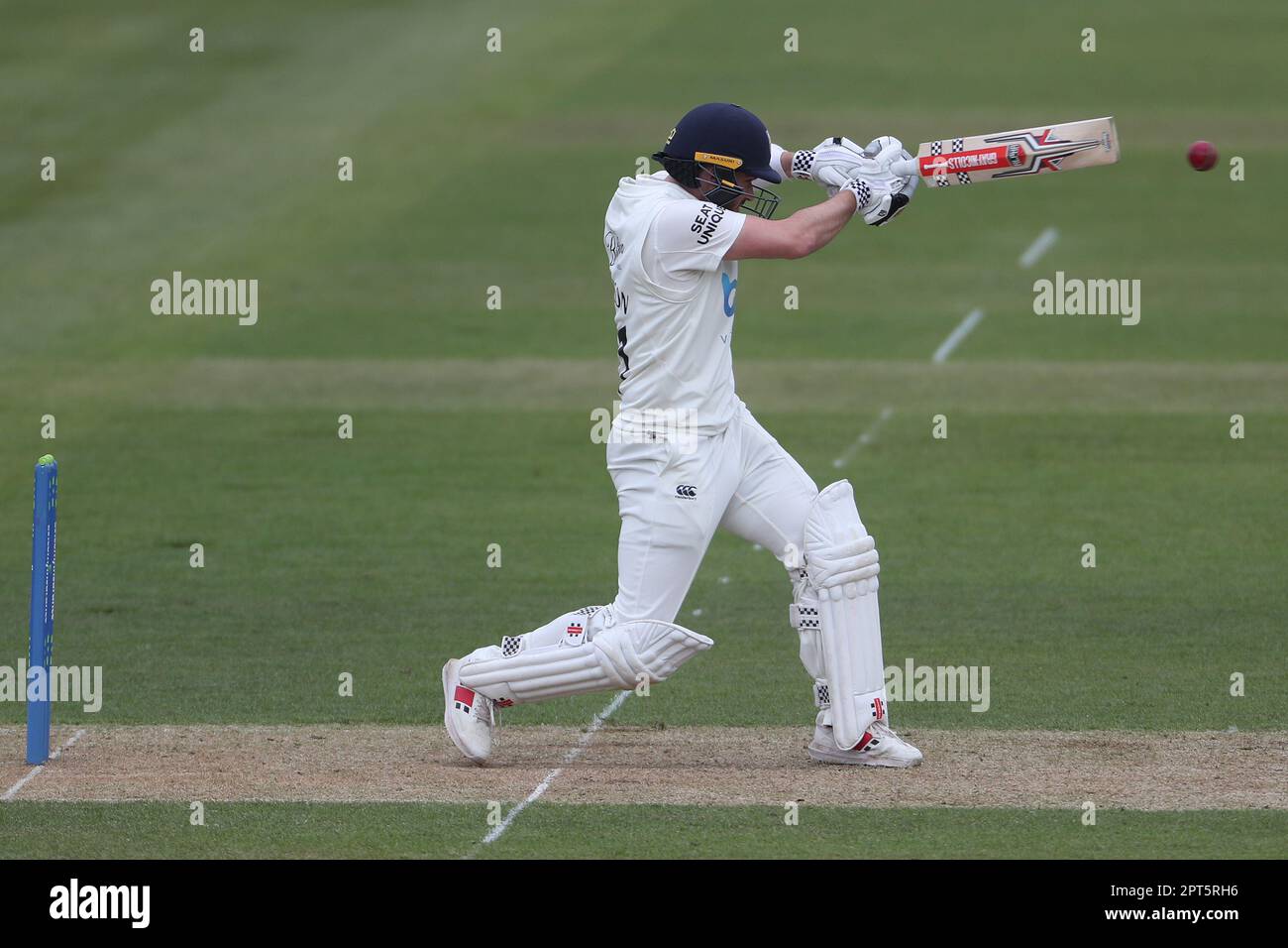 Durham's Olly Robinson beim LV= County Championship Match zwischen Durham und Derbyshire im Seat Unique Riverside, Chester le Street am Donnerstag, den 27. April 2023. (Foto: Mark Fletcher | MI News) Guthaben: MI News & Sport /Alamy Live News Stockfoto