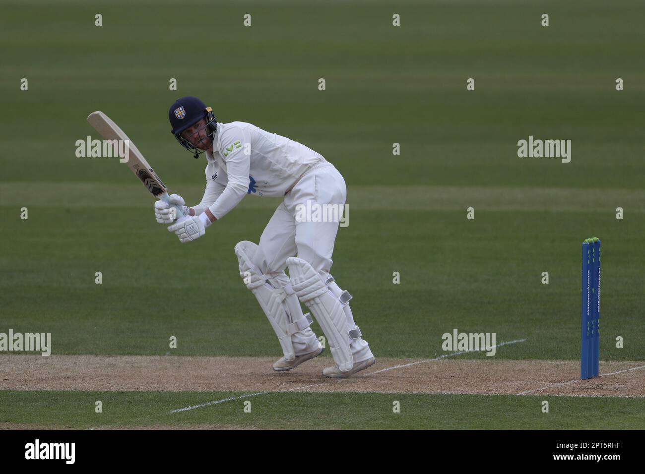 Graham Clark of Durham während des LV= County Championship-Spiels zwischen Durham und Derbyshire im Seat Unique Riverside, Chester le Street am Donnerstag, den 27. April 2023. (Foto: Mark Fletcher | MI News) Guthaben: MI News & Sport /Alamy Live News Stockfoto