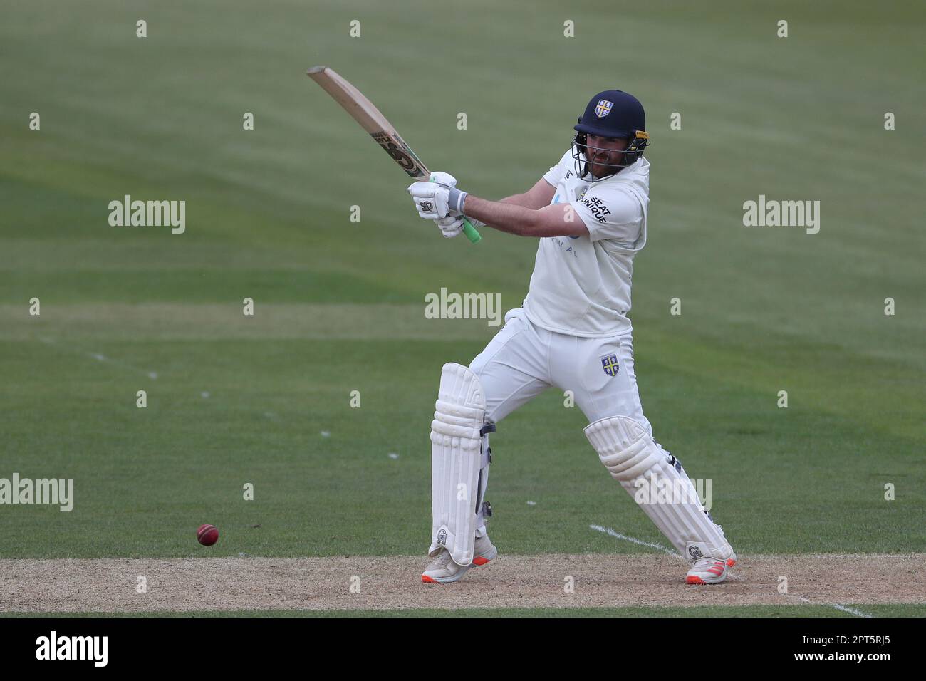 Durham's Ben Raine während des LV= County Championship-Spiels zwischen Durham und Derbyshire im Seat Unique Riverside, Chester le Street am Donnerstag, den 27. April 2023. (Foto: Mark Fletcher | MI News) Guthaben: MI News & Sport /Alamy Live News Stockfoto
