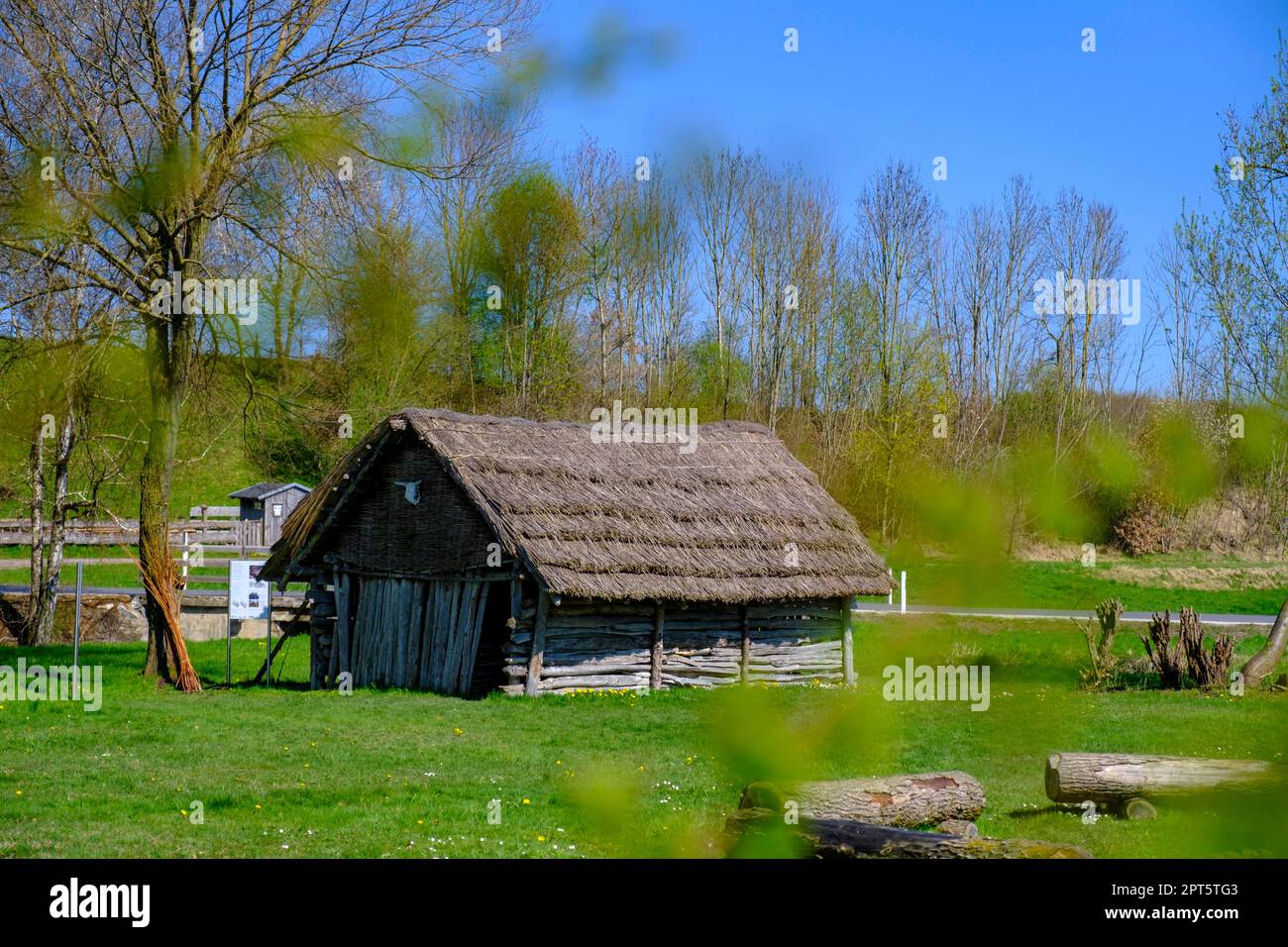 Stone Age Village Pestenacker, prähistorische Siedlung Pestenacker bei weil, Oberbayern, Bayern, Deutschland Stockfoto