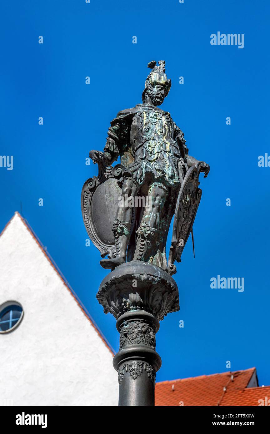 Gestalt eines römischen Generals am denkmalgeschützten Rathauspringbrunnen aus dem Jahre 1601, Kempten, Allgaeu, Bayern Stockfoto