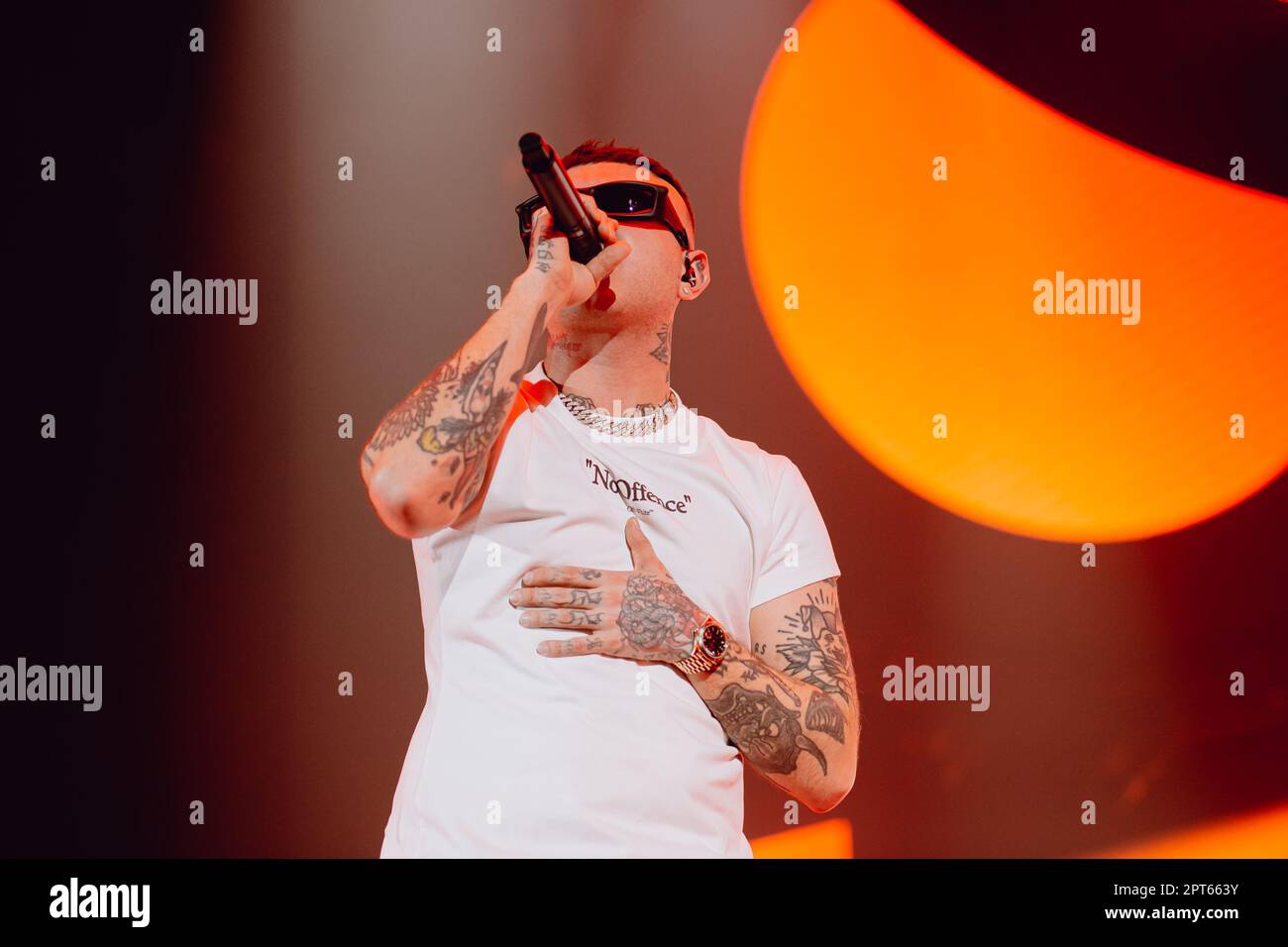 Rapper lazza -Fotos und -Bildmaterial in hoher Auflösung – Alamy