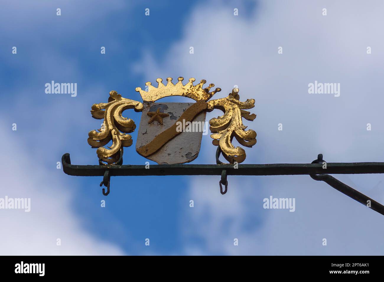 Detail eines historischen Nasenschilds aus einem Gasthaus, Weissgerbergasse 25, Nürnberg, Mittelfrankreich, Bayern, Deutschland Stockfoto