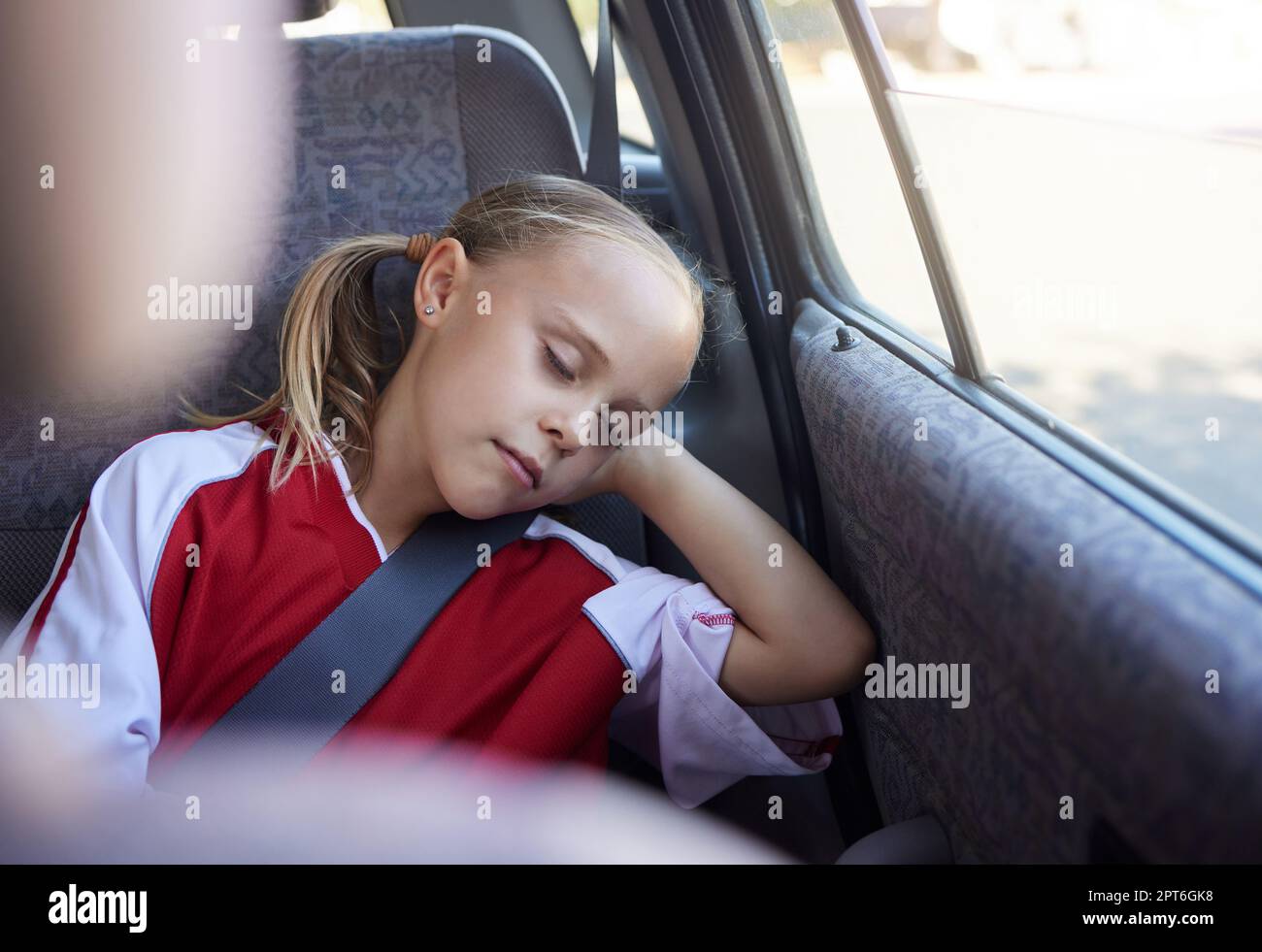 In einem auto schlafen -Fotos und -Bildmaterial in hoher Auflösung – Alamy