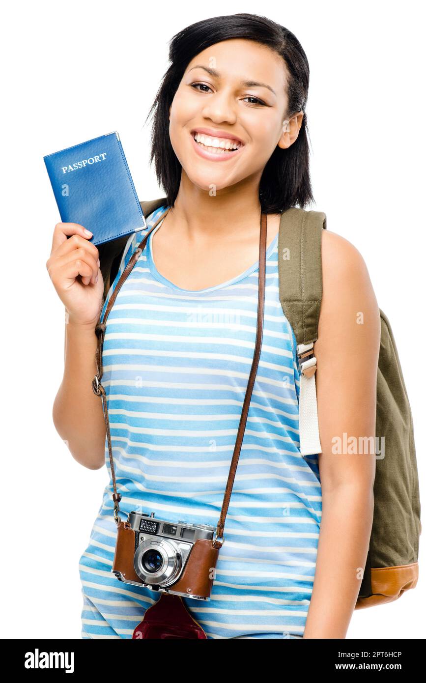 Zeit für Globus-Trabrennen. Eine junge Frau, die reisebereit ist, mit ihrem Pass vor Studiohintergrund Stockfoto