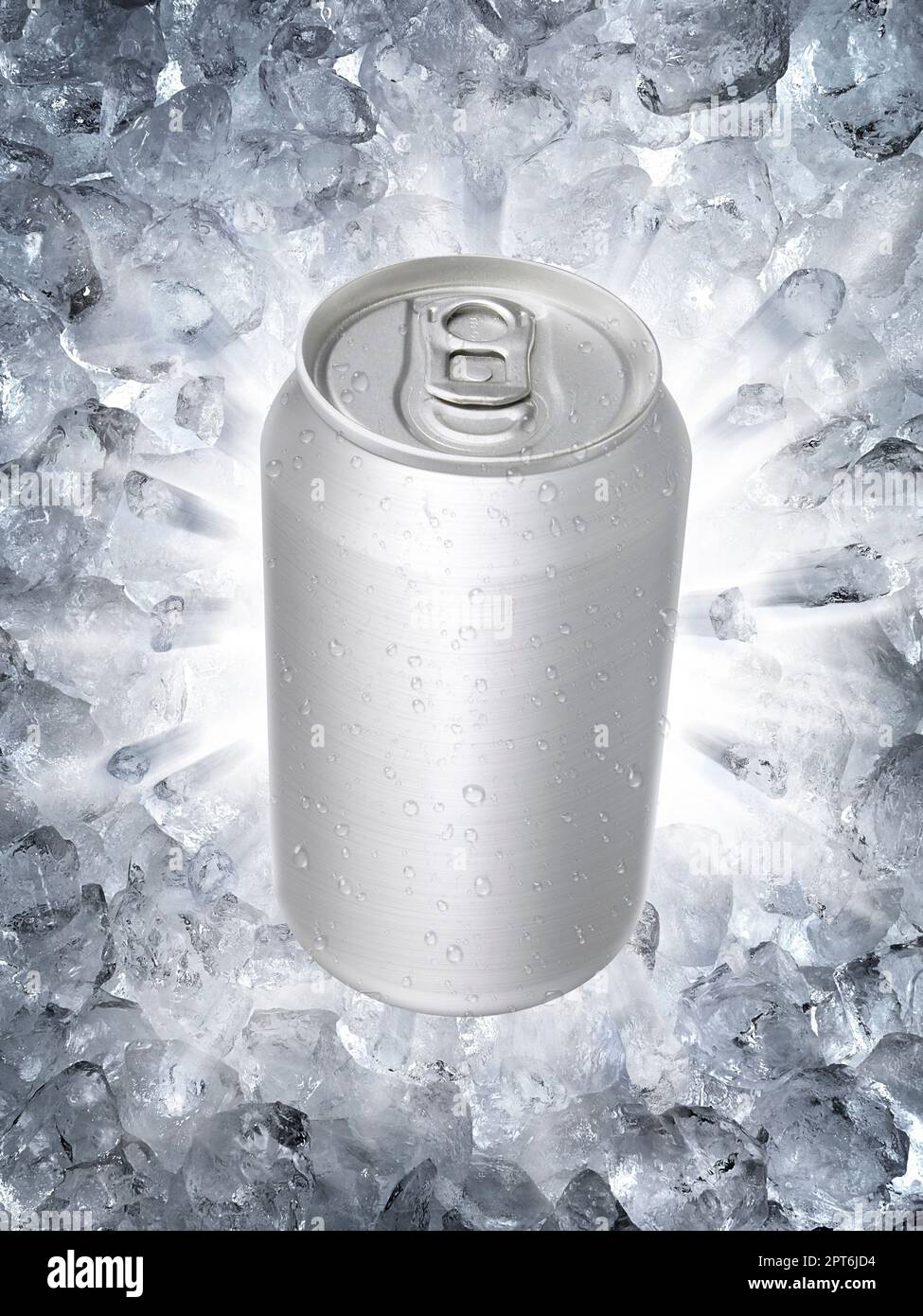 Aluminiumdosen auf einem eisgeplatzten Spritzguss-Hintergrund Stockfoto