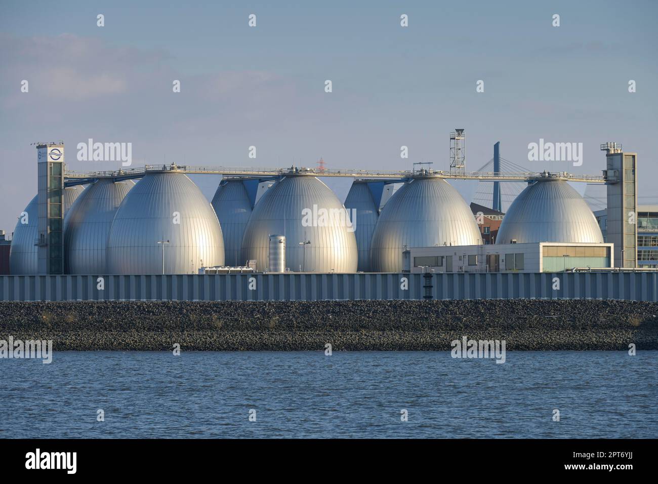 Zellstoffkocher, Kläranlage Koehlbrandhoeft, Hamburg, Deutschland Stockfoto