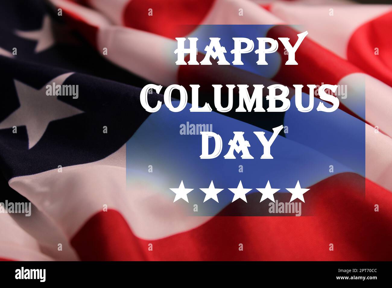 Die Inschrift Happy Columbus Day auf dem Hintergrund der US-Flagge. Columbus Day 2022 Konzept. Stockfoto