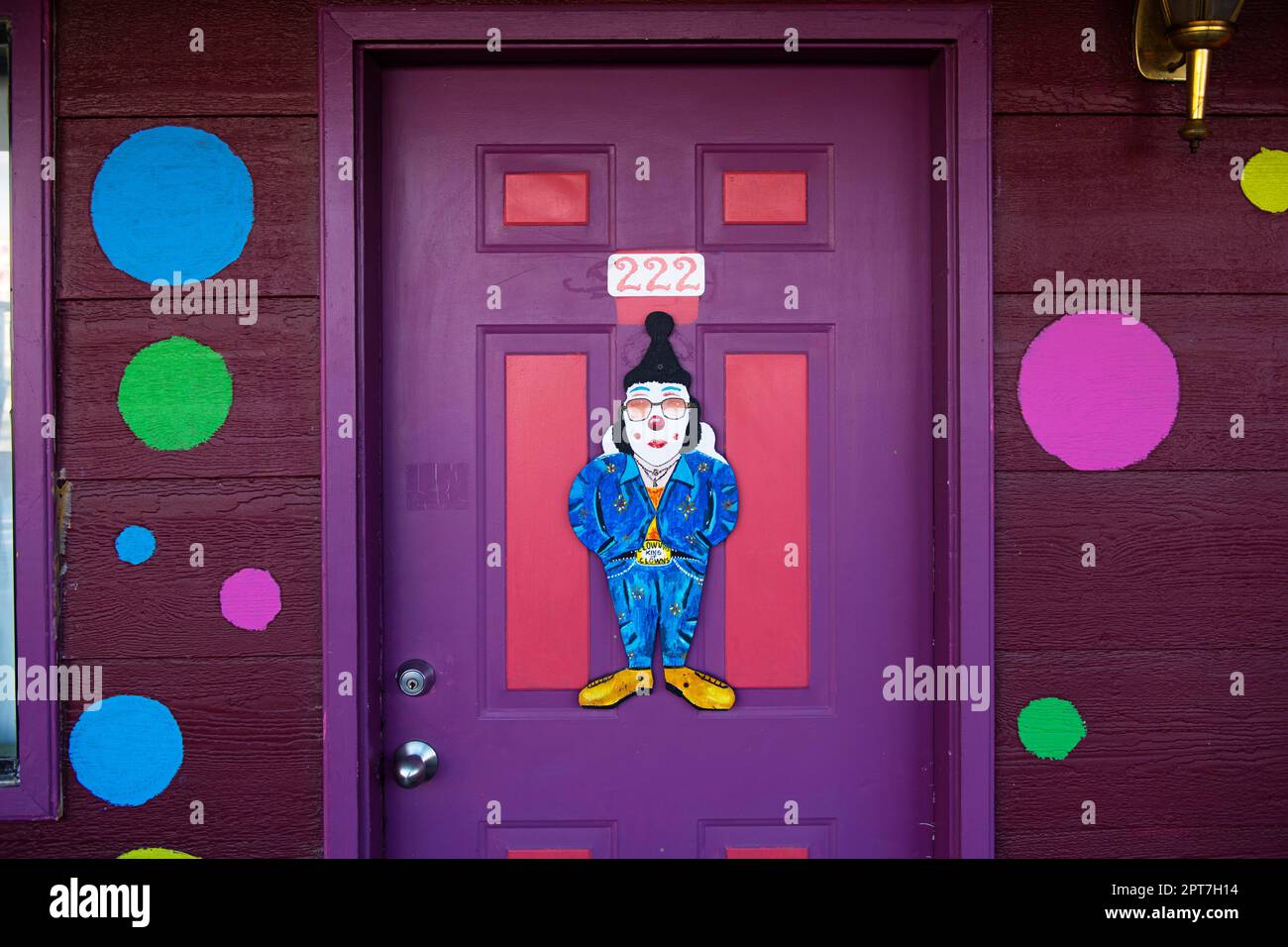 Tür mit Elvis Presley in Clown Costume, Amerikas gruseligstes Hotel, Clown Motel, Tonopah, Nevada, USA Stockfoto