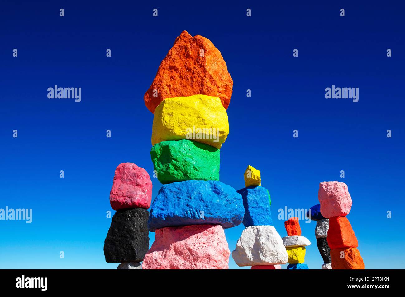 Seven Magic Mountains, Kunstwerke, Totems aus Felsen, von Ugo Rondinone, Las Vegas, Nevada, USA Stockfoto