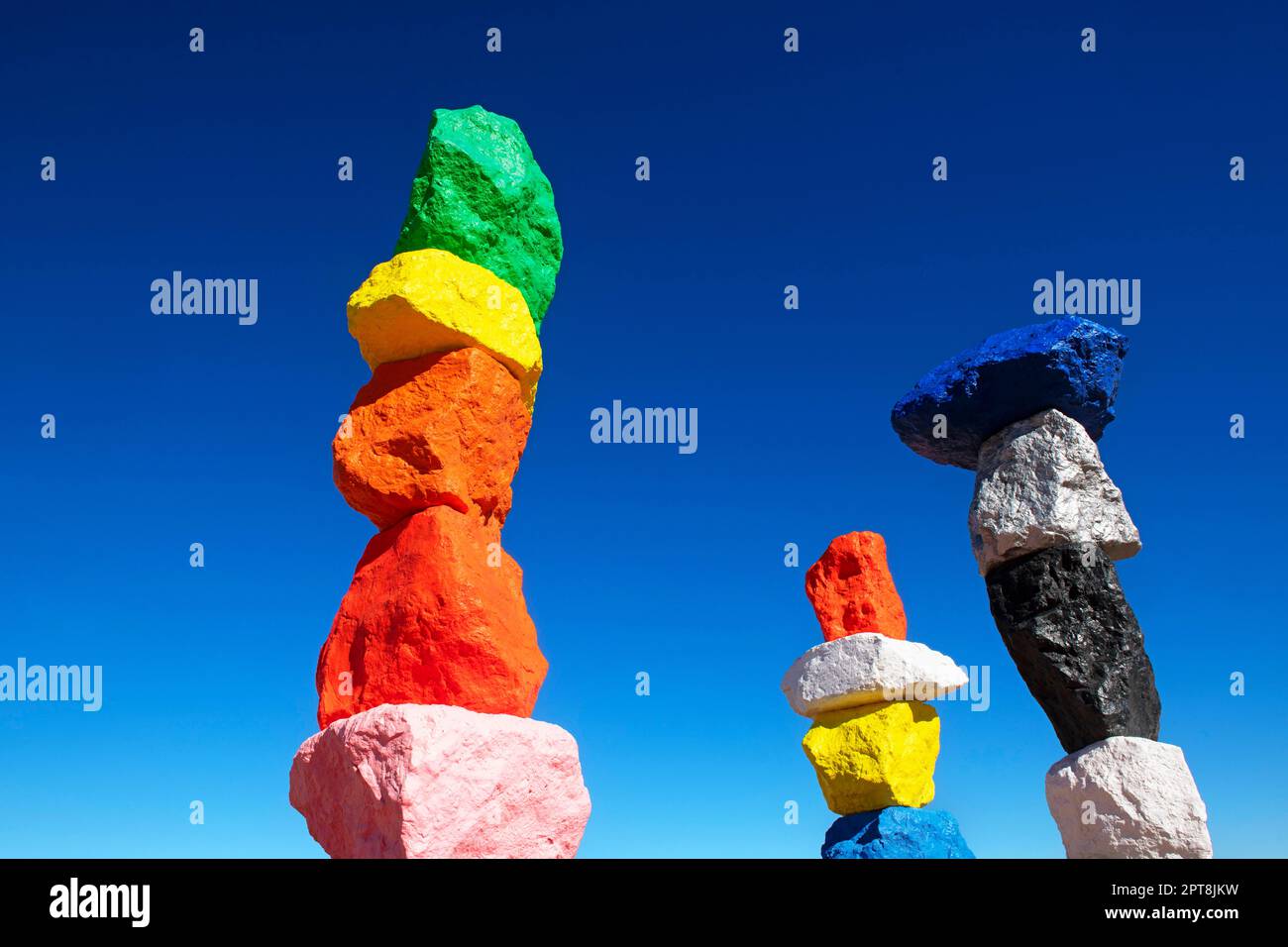 Seven Magic Mountains, Kunstwerke, Totems aus Felsen, von Ugo Rondinone, Las Vegas, Nevada, USA Stockfoto