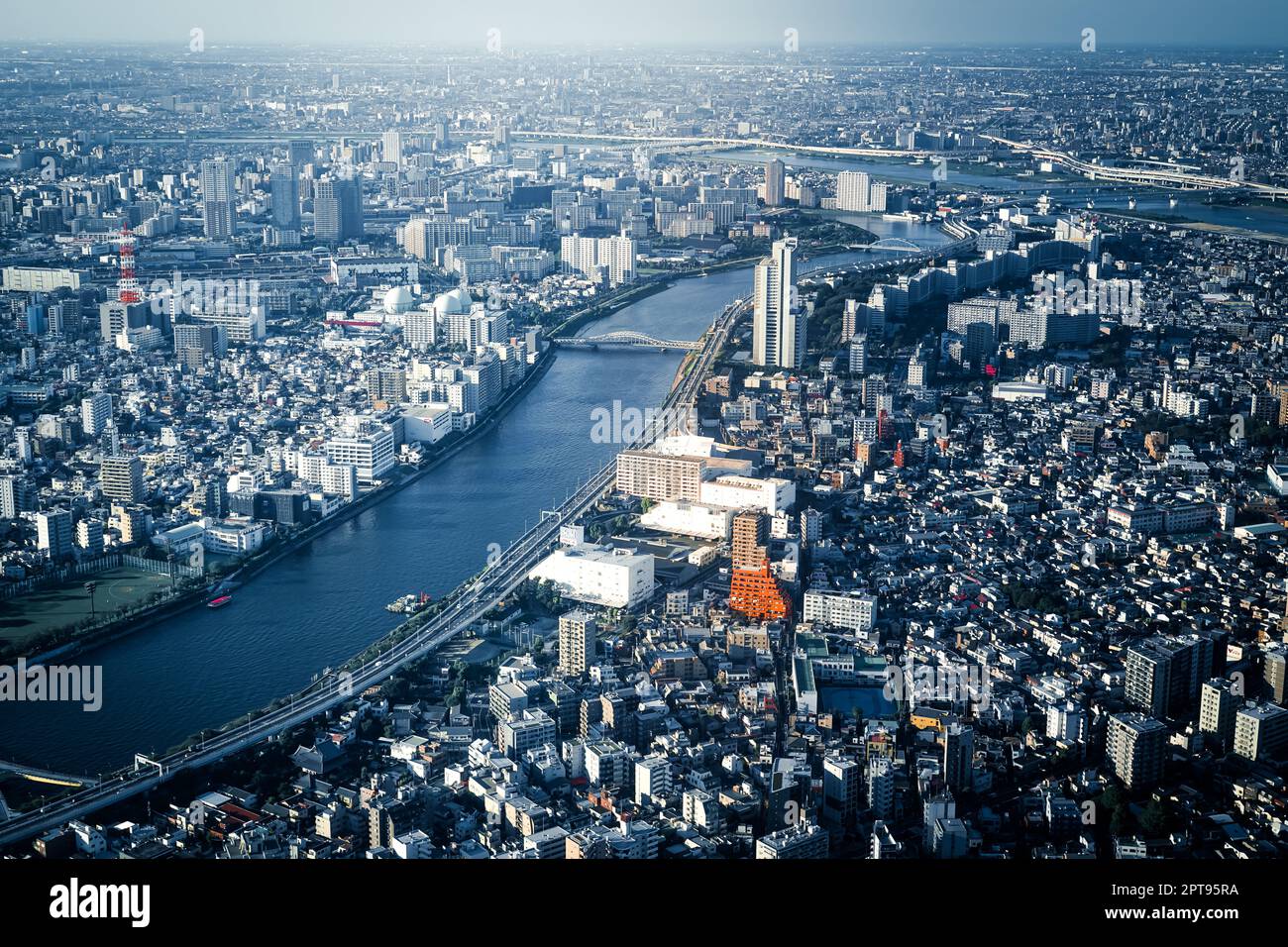 Sumida River und die Stadt Tokio. Drehort: Sumida Ward, Tokio Stockfoto