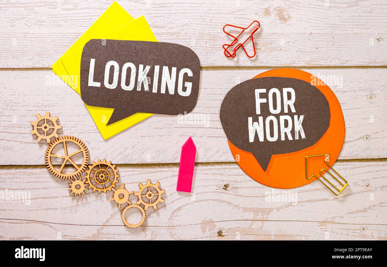 Rückblick auf 2022-Text im Notizblock auf dem Schreibtisch. Highlights und Überblick über das Konzept des Jahres 2022. Nahaufnahme, Draufsicht. Stockfoto