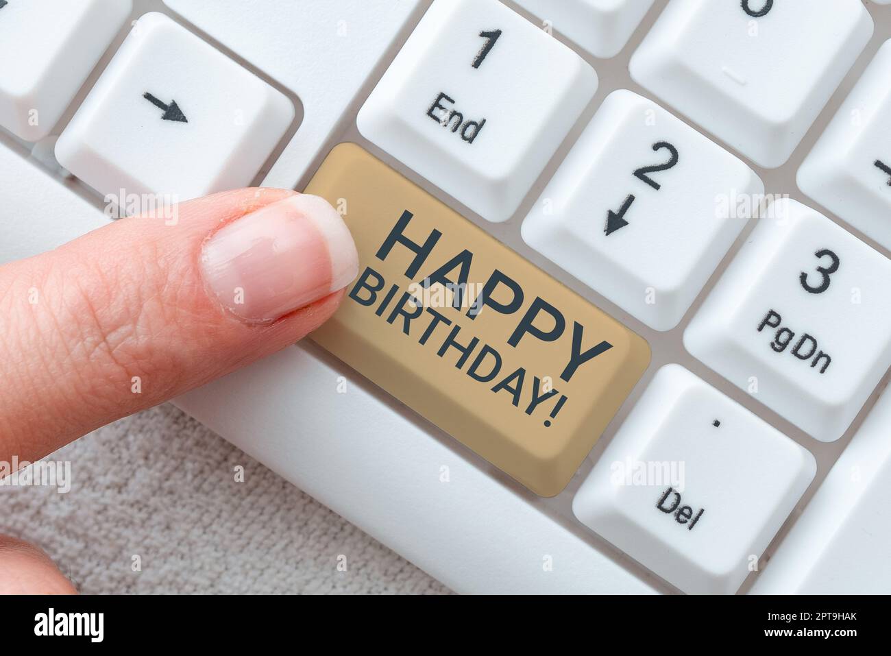 Konzeptionelle Darstellung Herzlichen Glückwunsch zum Geburtstag der Geburtstag einer Person wird mit Geschenken gefeiert, Geschäftsansatz der Geburtstag einer Person ist Stockfoto