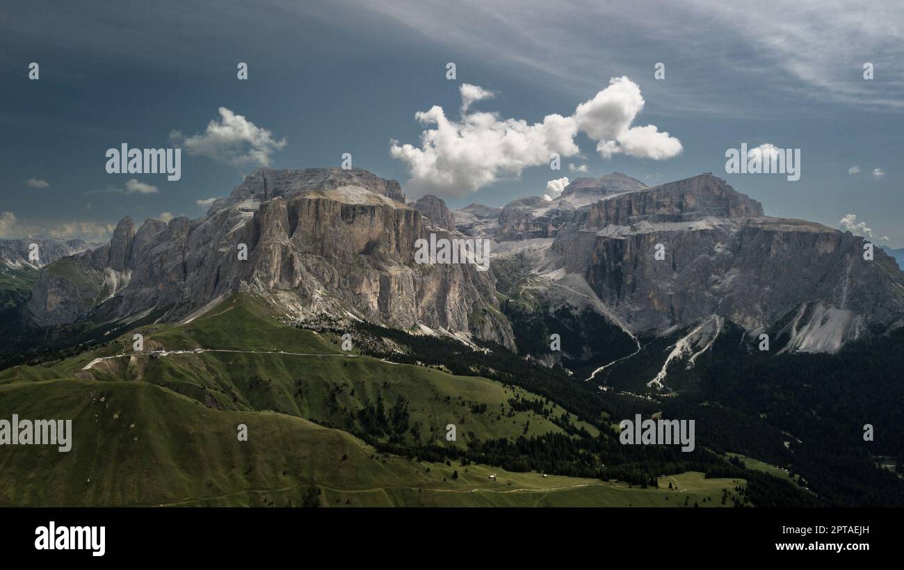 Sasso Lungo und Sasso Piatto - Dolomiti - Val di Fassa Trentino - Italien Stockfoto