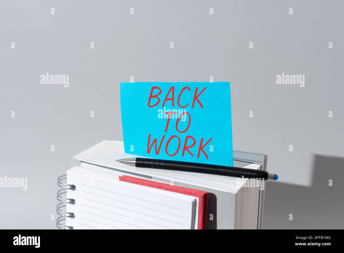 Handgeschriebener Text Zurück an die Arbeit, Geschäftsansatz Rückkehr zur Arbeit Routine Ende des Urlaubs oder Urlaub Stockfoto