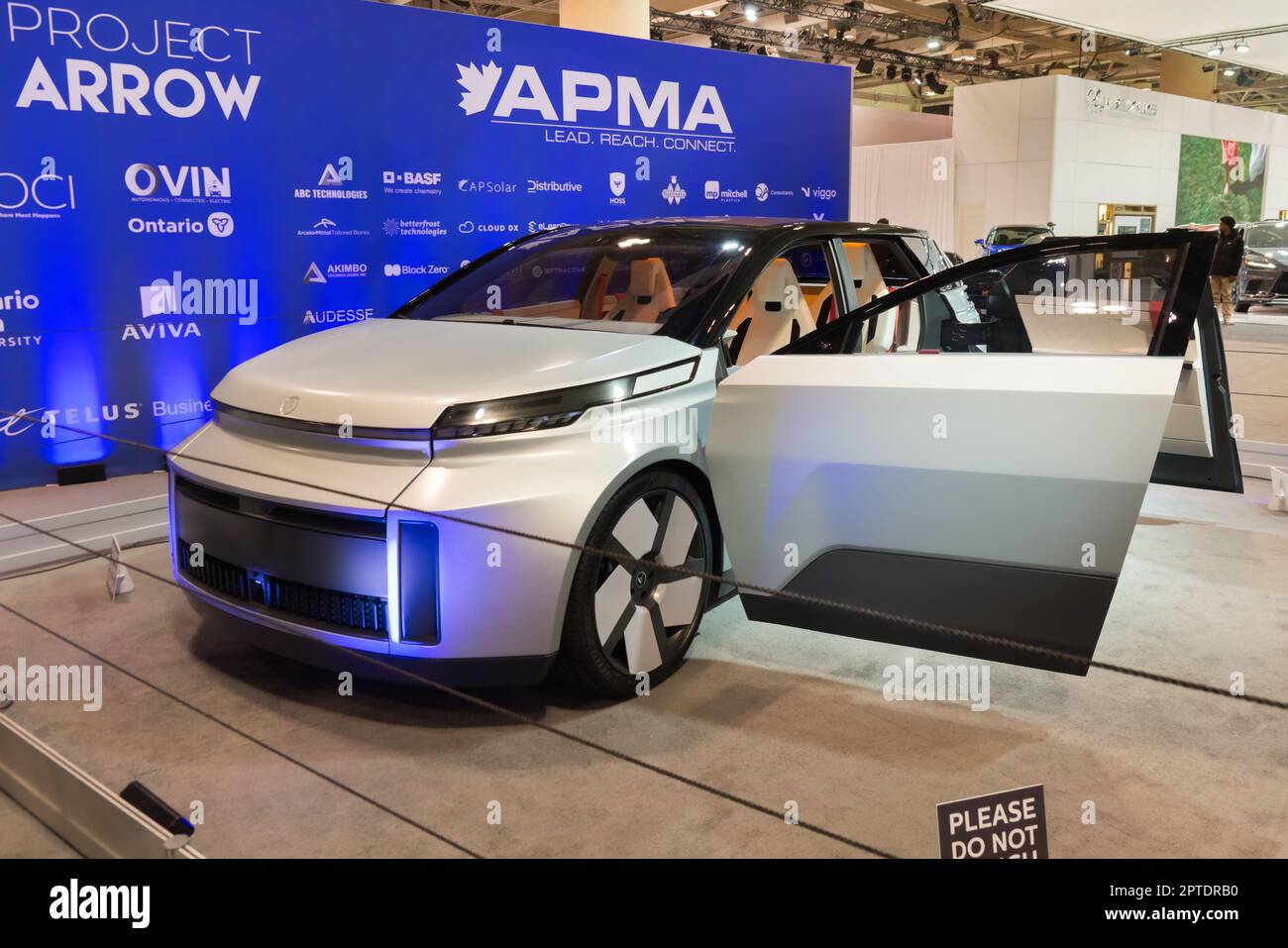 Toronto, Kanada - 02 25 2023: Project Arrow EV Electric Concept Car der kanadischen Automotive Parts Manufacturers' Association APMA auf 2023 Stockfoto