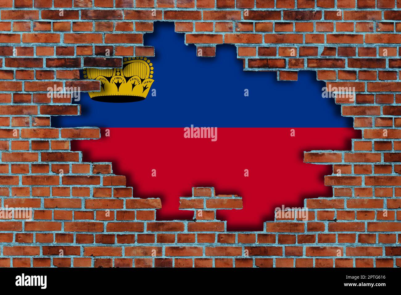 3D Flagge von Liechtenstein hinter dem zerbrochenen alten Steinmauer Hintergrund. Stockfoto