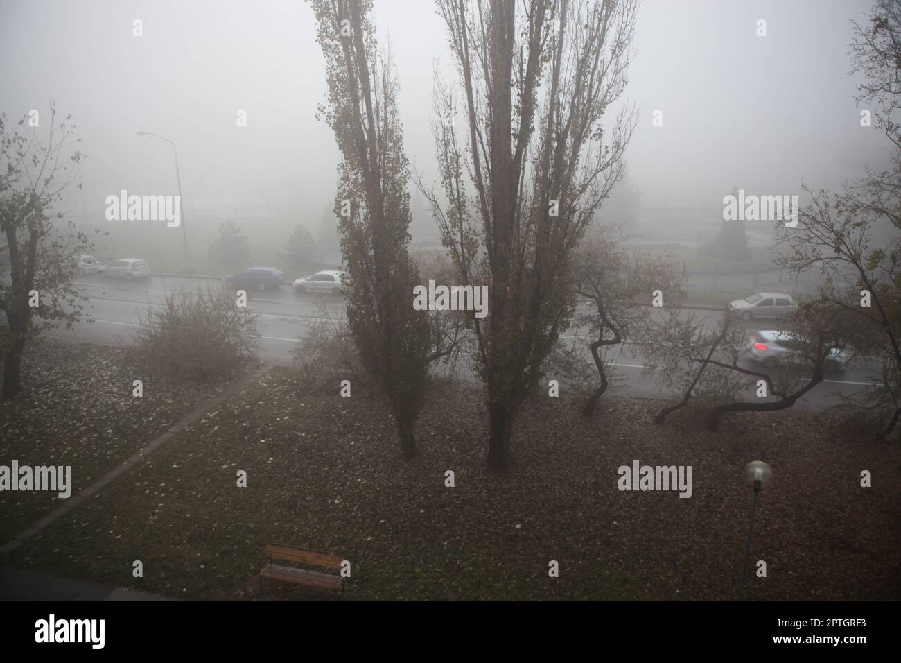 Extrem schlechtes Wetter in der europäischen Stadt Stockfoto