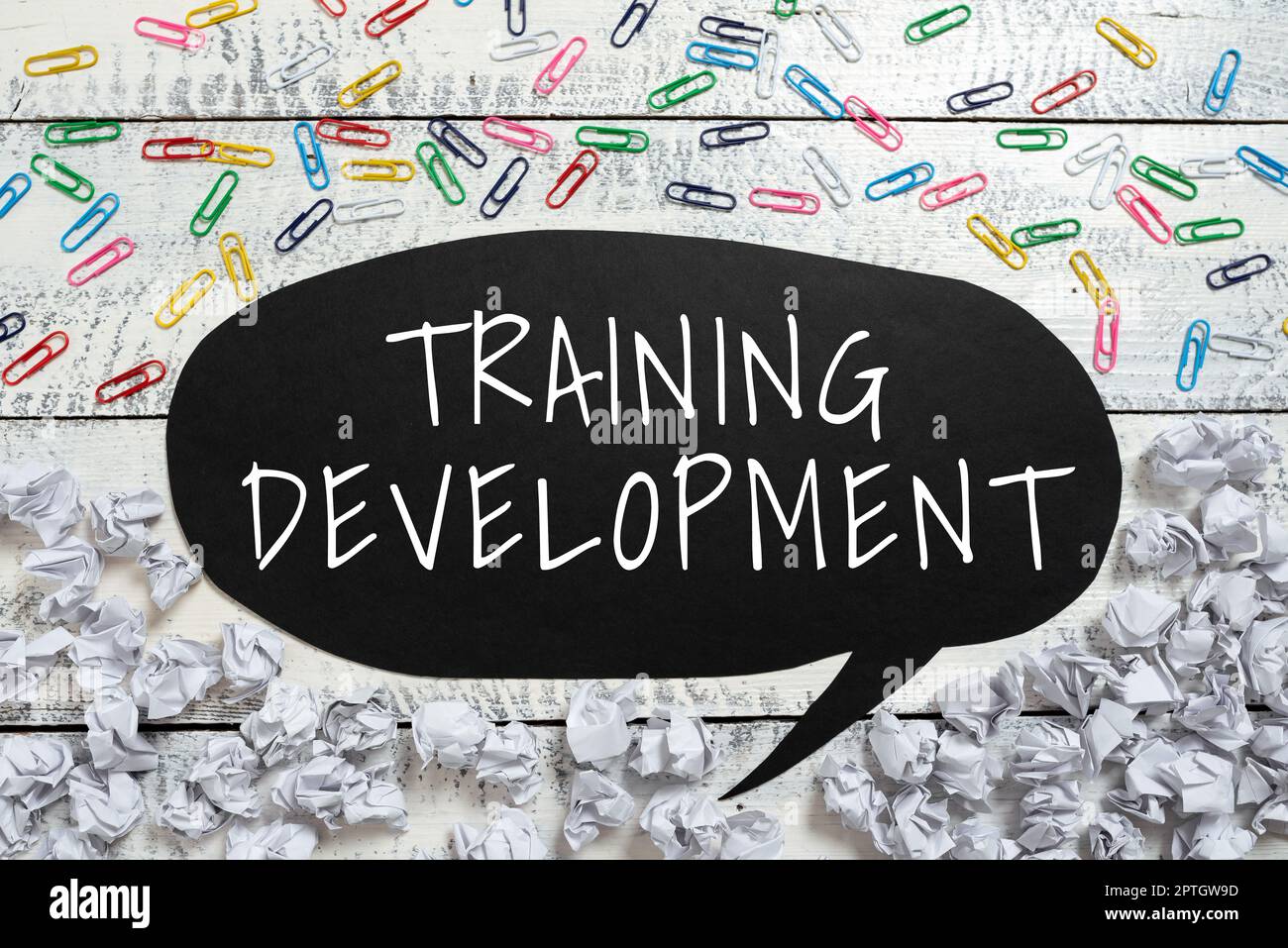 Schild mit „Training Development, Concept Means Learn and Expand Skills and Knowledge Program“ Stockfoto