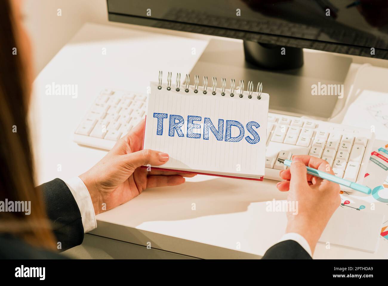 Handschrift Text Trends, Word für allgemeine Tendenz der Datenpunkte, sich in eine bestimmte Richtung zu bewegen Stockfoto