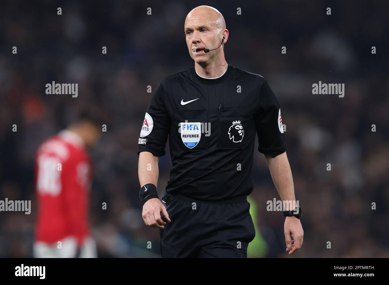 London, Großbritannien. 27. April 2023. Schiedsrichter Anthony Taylor während des Premier League-Spiels im Tottenham Hotspur Stadium, London. Das Bild sollte lauten: Paul Terry/Sportimage Credit: Sportimage Ltd/Alamy Live News Stockfoto