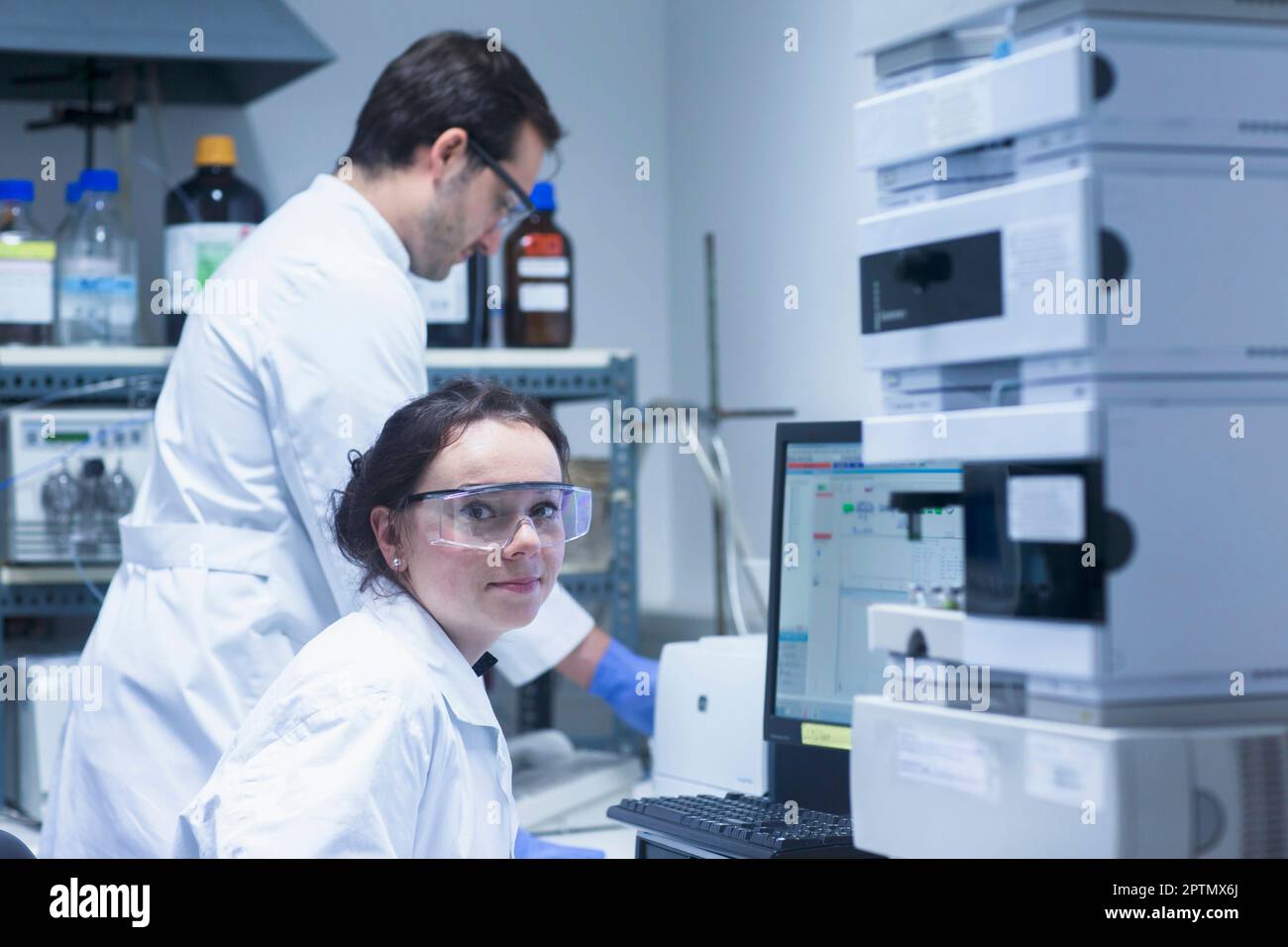 Nachwuchswissenschaftler in einem Labor, Freiburg im Breisgau, Baden-württemberg, Deutschland Stockfoto