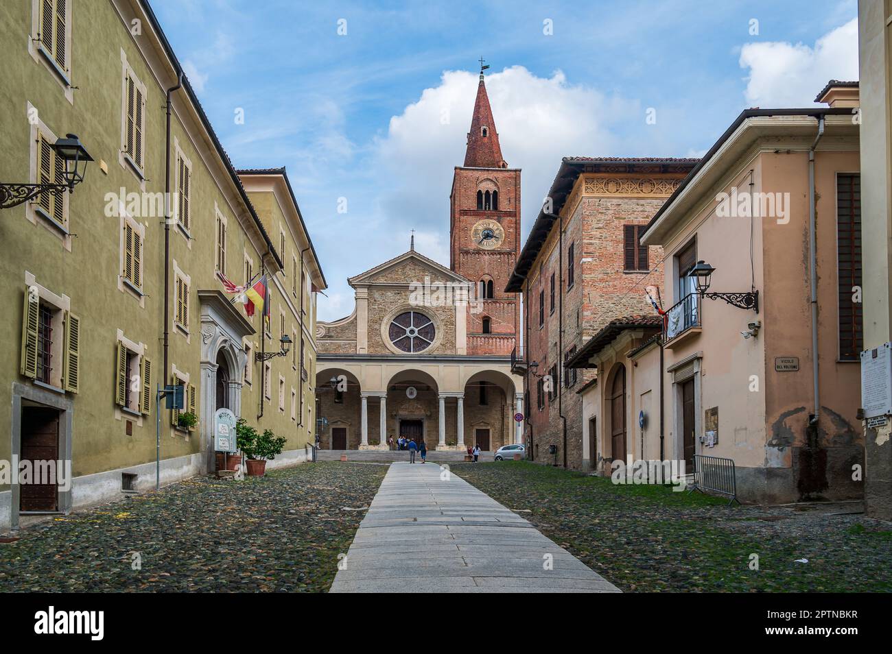 Alte Kathedrale der Altstadt von Acqui Terme in Piemont Stockfoto