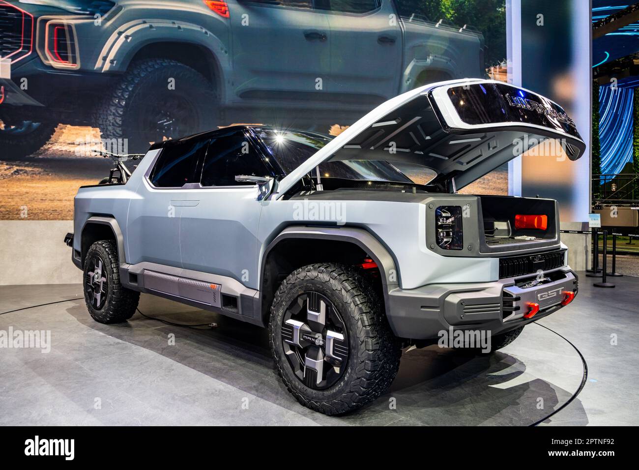 Maxus (LDV) GST Großkonzept für elektrische Pickups mit Drohne und Fahrrädern auf der Shanghai Auto Show 2023. Stockfoto