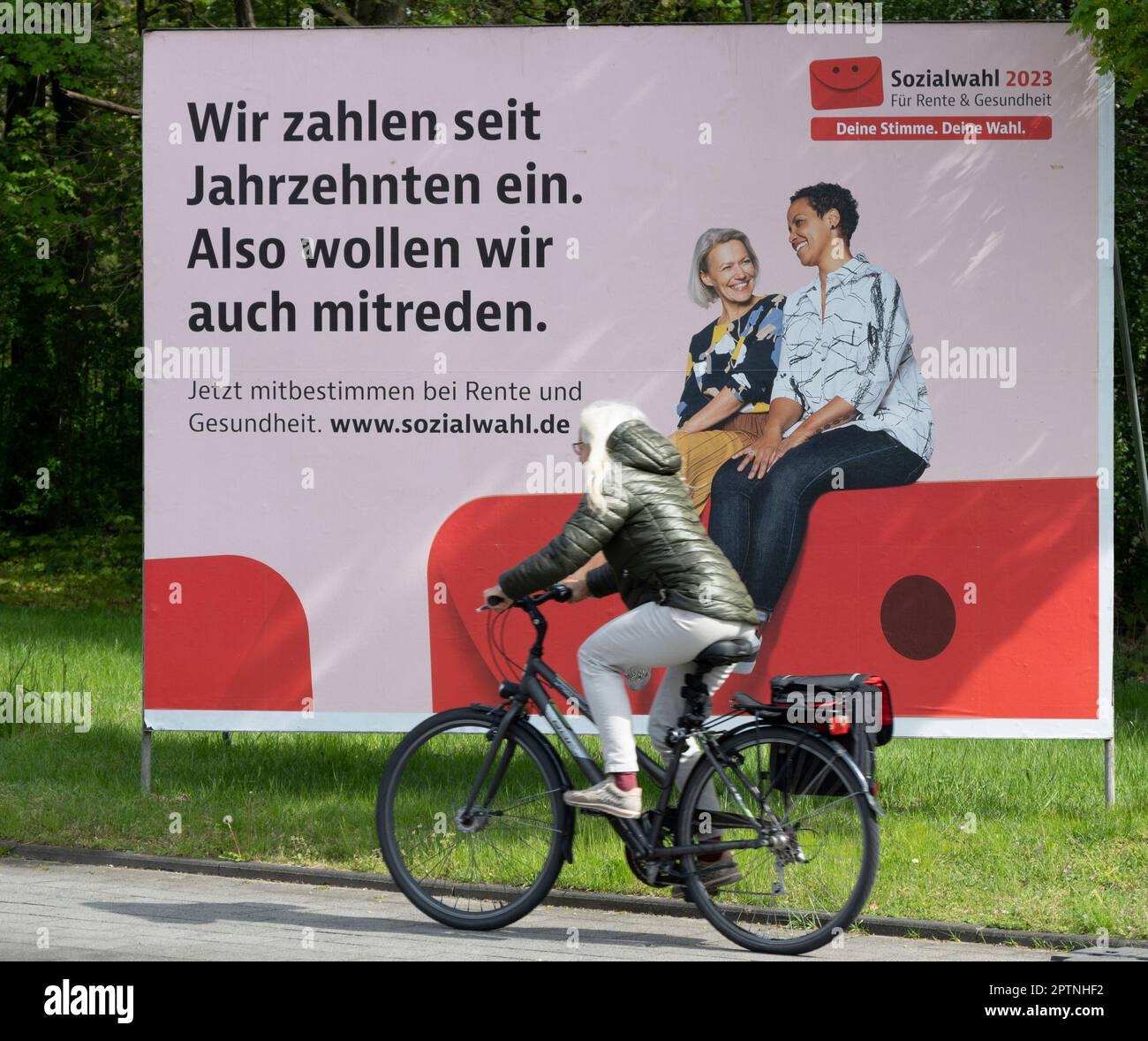 Ein Großes Poster Als Aufruf Zur Wahl Der Sozialwahlen 2023 Am 31. Mai ...