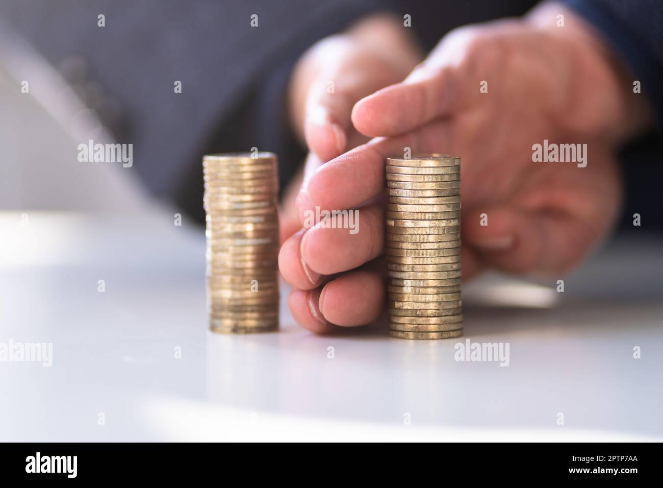 Trennen Sie Geld Und Vermögen Während Der Scheidung. Finanzaufteilung Stockfoto