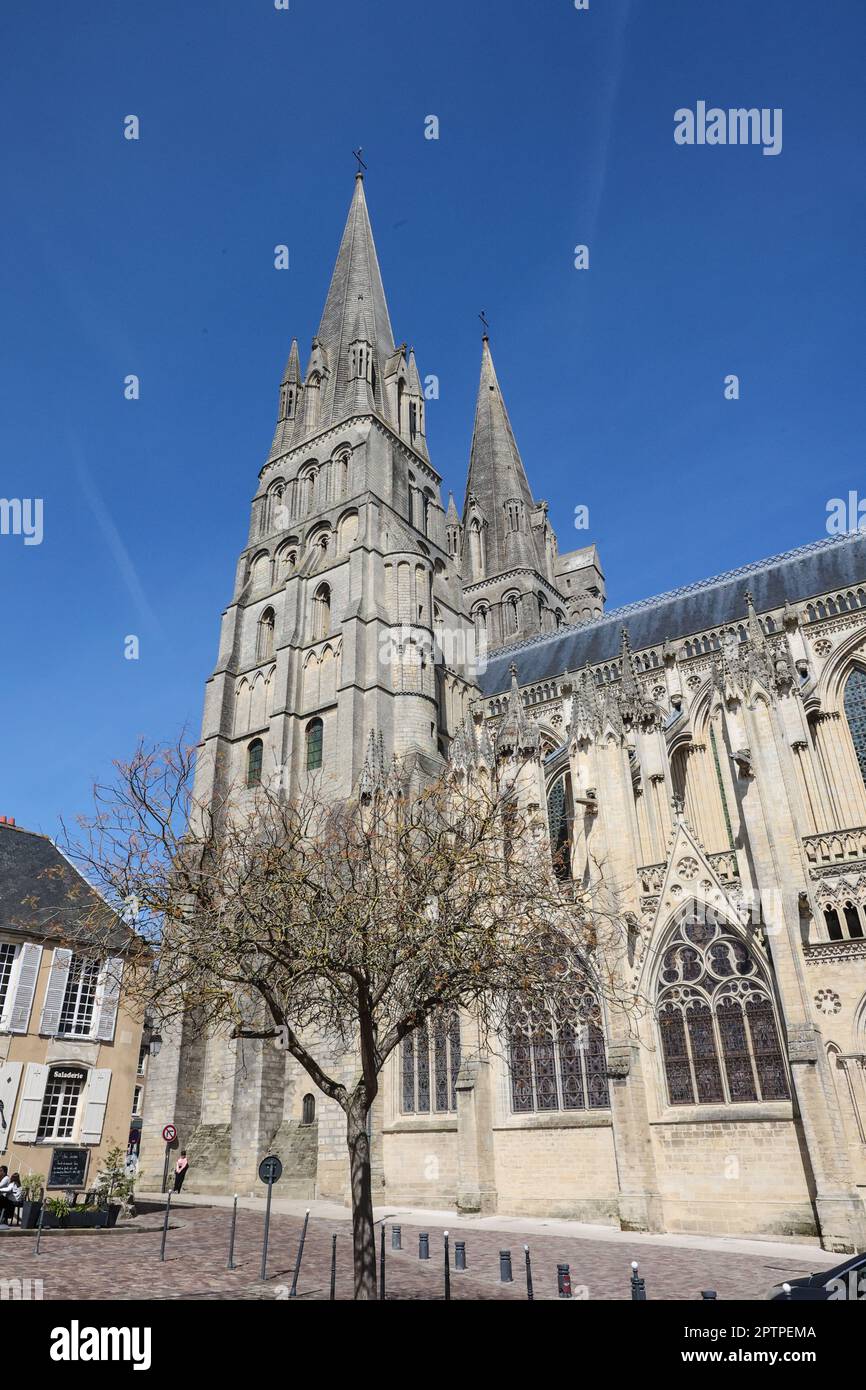 Bayeux Kathedrale, auch bekannt als, Kathedrale unserer Lieben Frau von Bayeux, Notre Dame de Bayeux, ist,a,gotisch,römisch-katholisch,Kirche,gelegen,in,The,Centre,of,Bayeux.Bayeux,a,Stadt,Kommune,in,The,Calvados,Department,in,Normandie,in,Nordeuropa,die Heimat,Nordeuropa,die Heimat,die Westeuropa,die Bayman,die Heimat,die Heimat,die Nordeuropa,die Heimat,die Westeuropa,die Heimat,die,die Westeuropa,die,die Bayquie,die 1066,die Heimat,die Heimat,die Westeuropa,die,die,die,die,die,die,die,die,die, Stockfoto