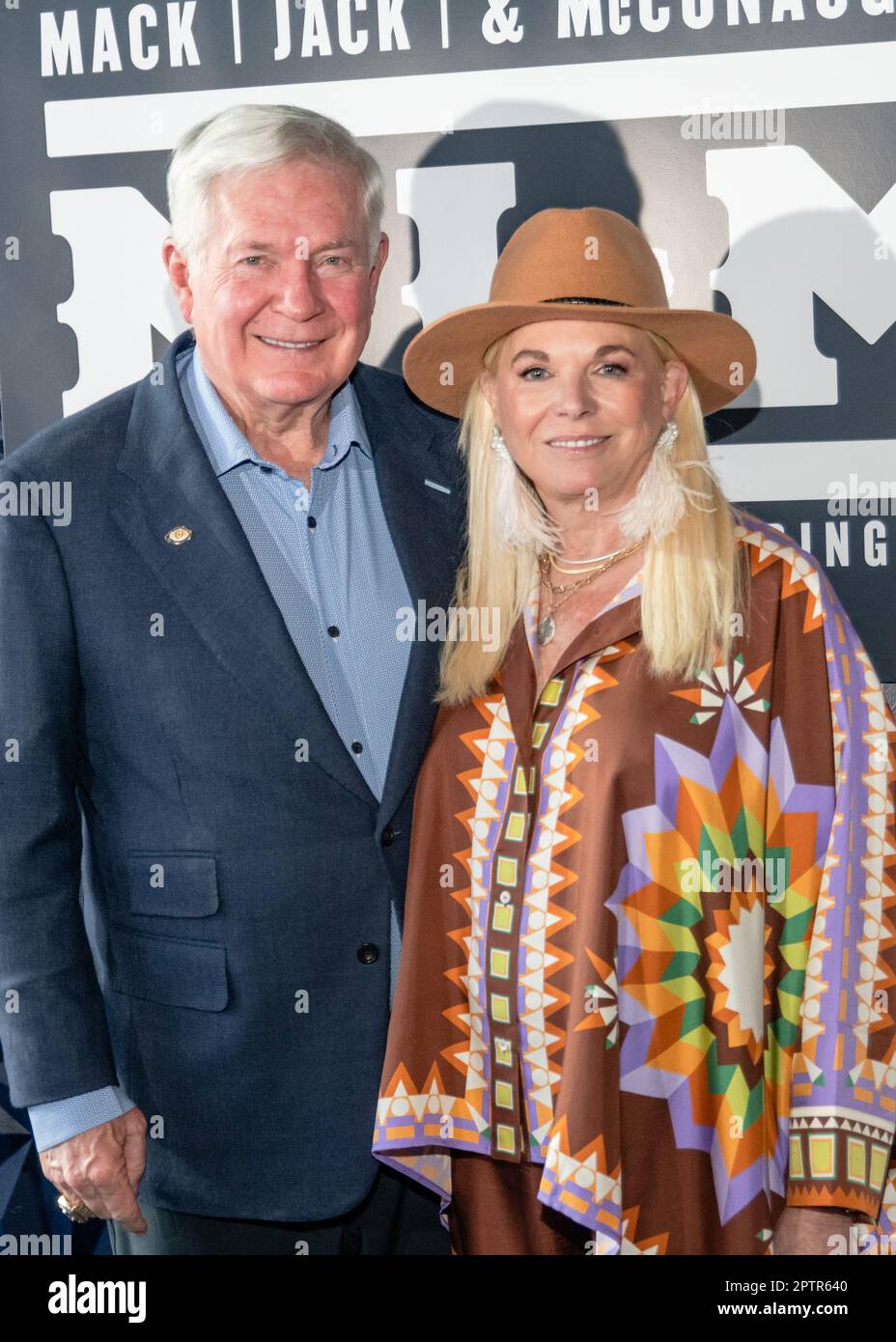 AUSTIN, TEXAS - 27. APRIL: (L) Mack Brown und Sally Brown nehmen am 27. April 2023 an der 11. Jährlichen Mack, Jack & McConaughey Gala auf der ACL Live in Austin, Texas, Teil. (Foto: Maggie Boyd/SipaUSA) Stockfoto