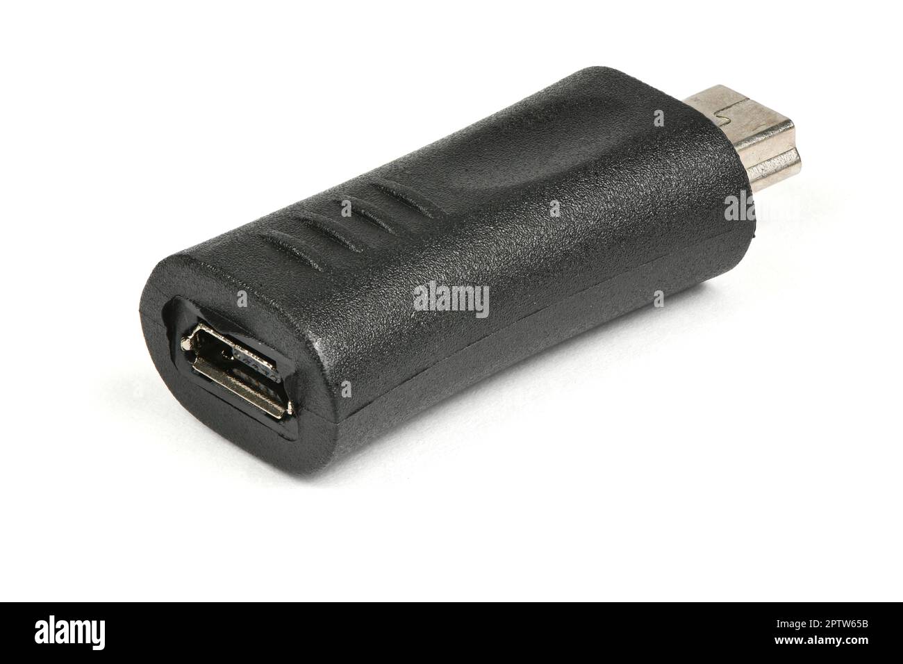 Micro-USB-zu-USB-C-Adapter, USB-Typ-C-Adapterkit für Mobiltelefon auf weißem Hintergrund. Seitenansicht. Hochauflösendes Foto. Volle Schärfentiefe. Stockfoto