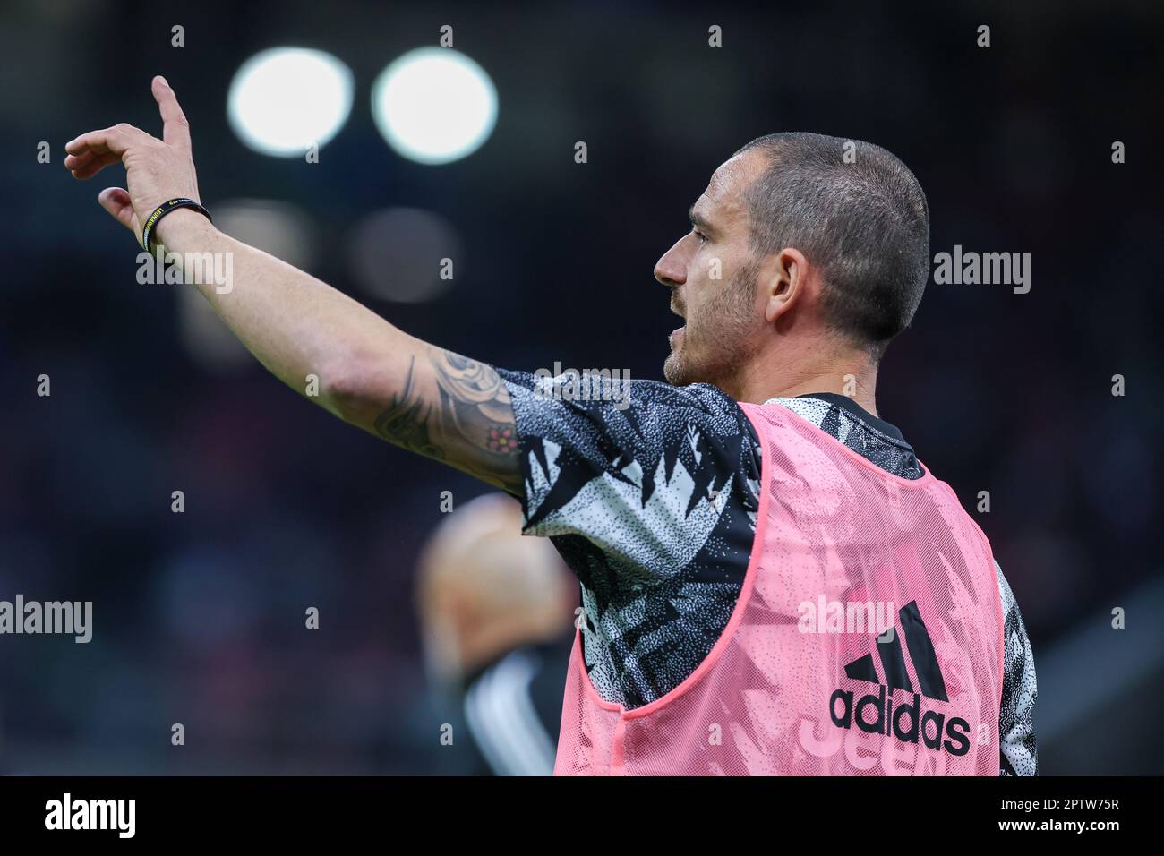 Mailand, Italien. 26. April 2023. Leonardo Bonucci vom FC Juventus während des Coppa Italia 2022/23 Semi Final 2. Leg Fußballspiels zwischen dem FC Internazionale und dem FC Juventus im Giuseppe Meazza Stadion. Endstand: Inter 1:0 Juventus. (Foto: Fabrizio Carabelli/SOPA Images/Sipa USA) Guthaben: SIPA USA/Alamy Live News Stockfoto
