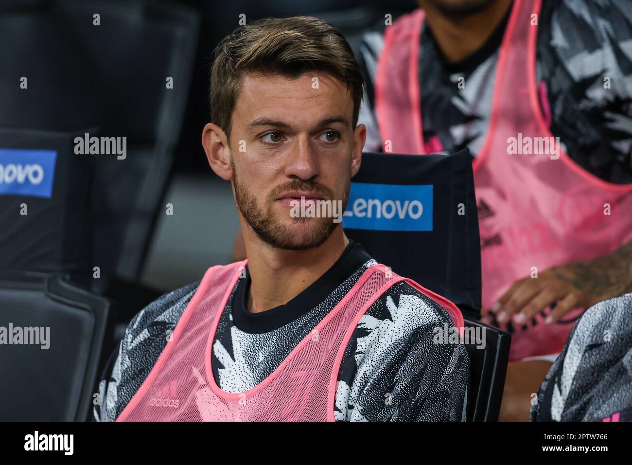 Mailand, Italien. 26. April 2023. Daniele Rugani vom FC Juventus sieht während des Coppa Italia 2022/23 Semi Final 2. Leg Fußballspiels zwischen dem FC Internazionale und dem FC Juventus im Giuseppe Meazza Stadium nach. Endstand: Inter 1:0 Juventus. (Foto: Fabrizio Carabelli/SOPA Images/Sipa USA) Guthaben: SIPA USA/Alamy Live News Stockfoto