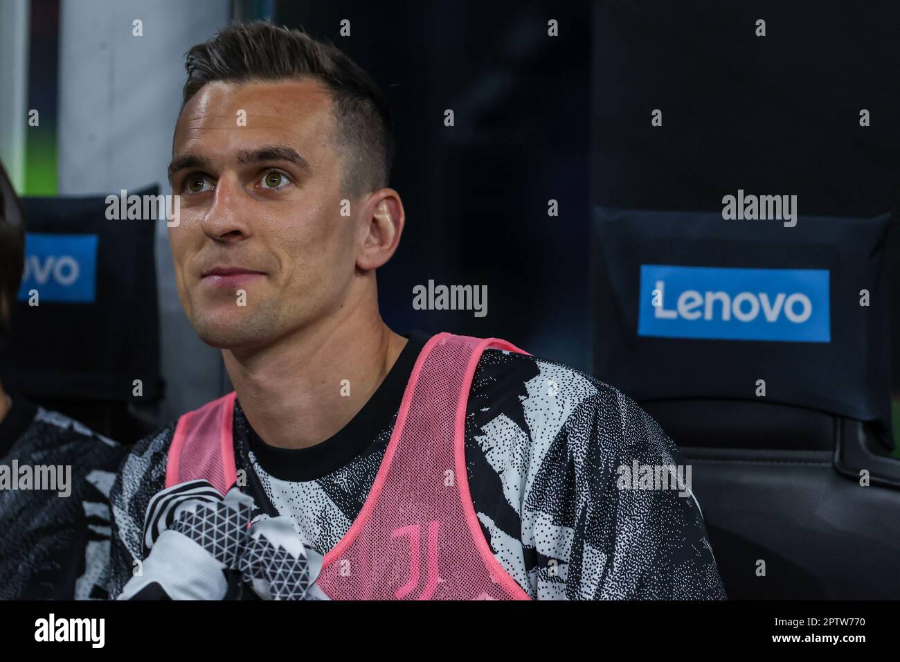 Mailand, Italien. 26. April 2023. Arkadiusz Milik vom FC Juventus sieht während des Fußballspiels Coppa Italia 2022/23 Semi Final 2. Leg zwischen dem FC Internazionale und dem FC Juventus im Giuseppe Meazza Stadium nach. Endstand: Inter 1:0 Juventus. (Foto: Fabrizio Carabelli/SOPA Images/Sipa USA) Guthaben: SIPA USA/Alamy Live News Stockfoto